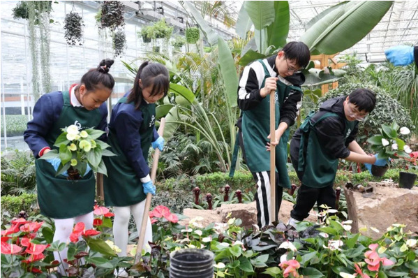 《中国青年报》上海首家大中小学劳动教育一体化实践基地启动