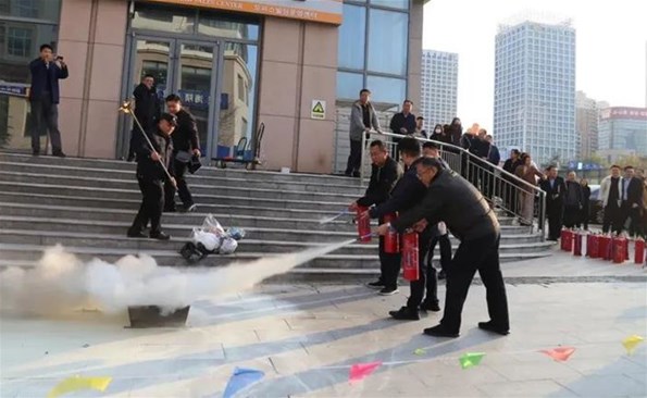 ������Ͷ���ſ�չ��ȫ�����������������������ϡ� �����������˶�